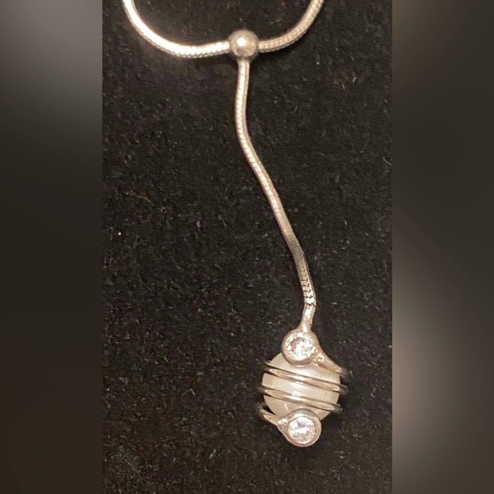 Cagged pearl with diamonds. Snake chain necklace